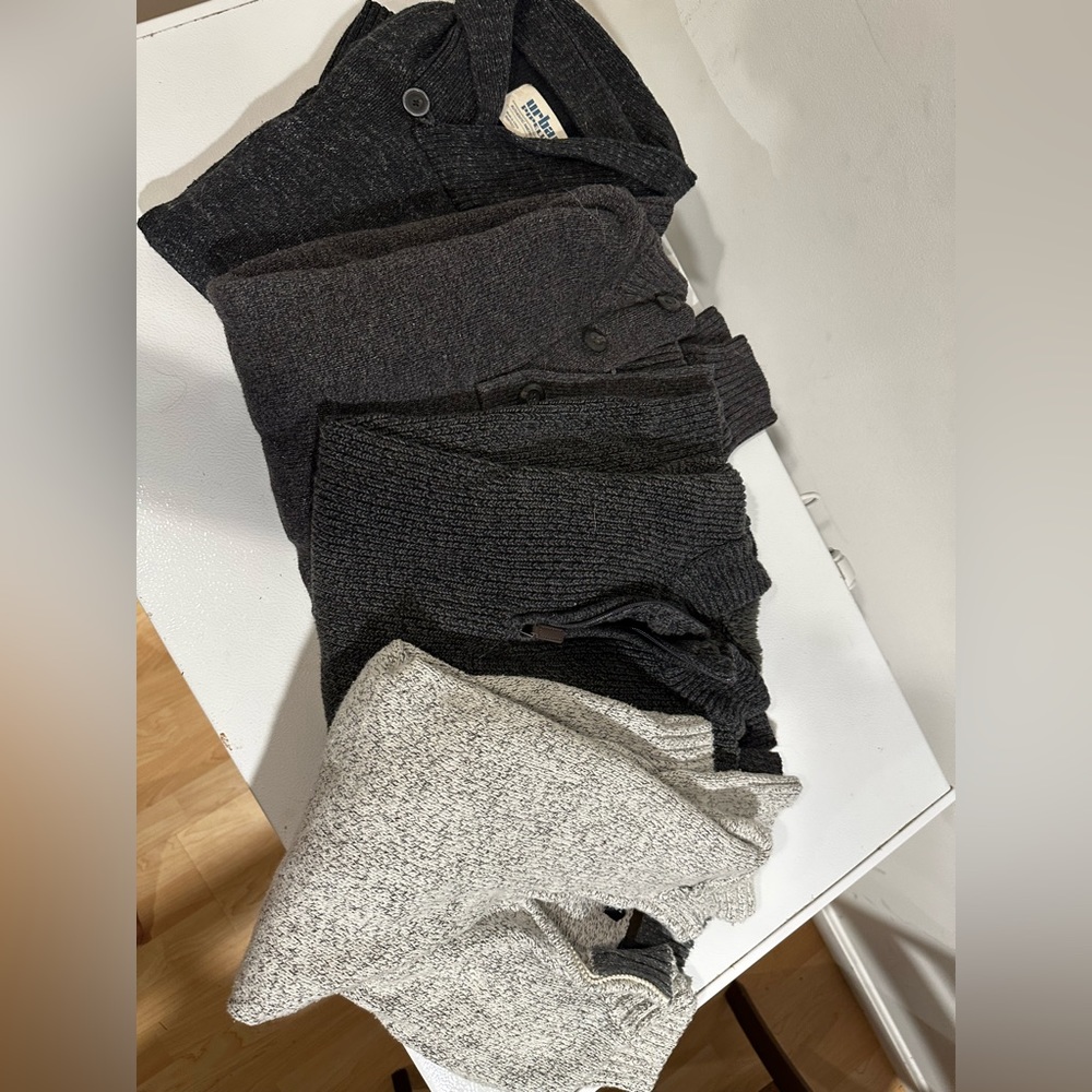 FOUR (4) Men’s size MEDIUM sweaters